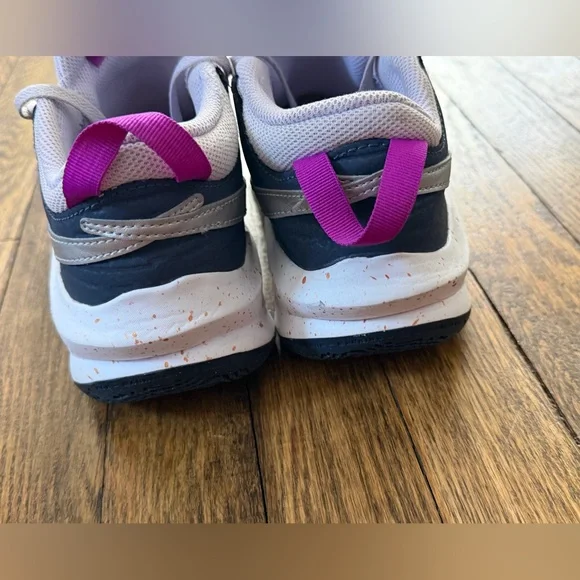 Nike Team Hustle D10 SE Purple Silver Shoes Kids Size 6Y - Picture 4 of 8